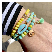 Geel en turquoise armbandjes