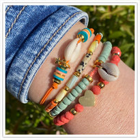Schelp, kokos en facet armbandjes