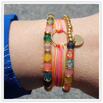 Vrolijke glaskralen armbandjes