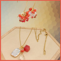 Oorbellen en ketting van rvs en natuursteen