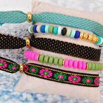 Armbandjes van lint en polymeer