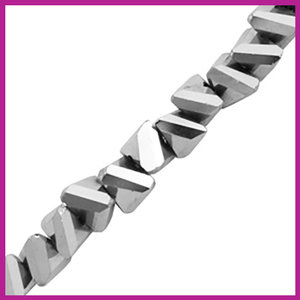 Glaskraal top facet triangle 6mm Labrador silver