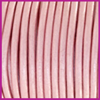 DQ leer rond 2 mm Powder pink metallic per 50cm