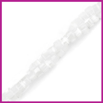 Glaskraal facet cube 2x2mm Bright white pearl shine
