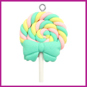 Polymeer bedel / hanger swirl lolly met strik turquoise