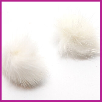 Pompom bedel met ringetje fluffy fur cr&egrave;me