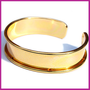 Basis Cuff armband metaal small ø18cm Goud