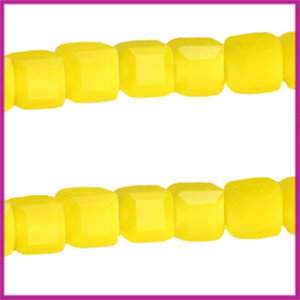 Glaskraal facet cube 6x6mm citrine geel opaque