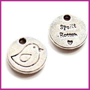 Metaal bedel vogel met tekst "Spoilt rotten" Ø12mm AZ